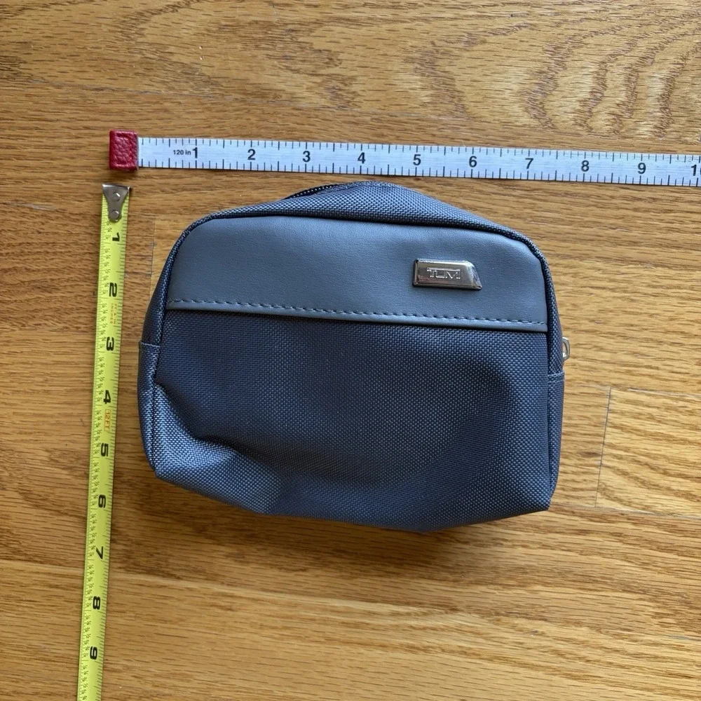 2 TUMI Delta Air Lines Amenity Travel Kit Bags Blue Black Leather Trim 1 Partial